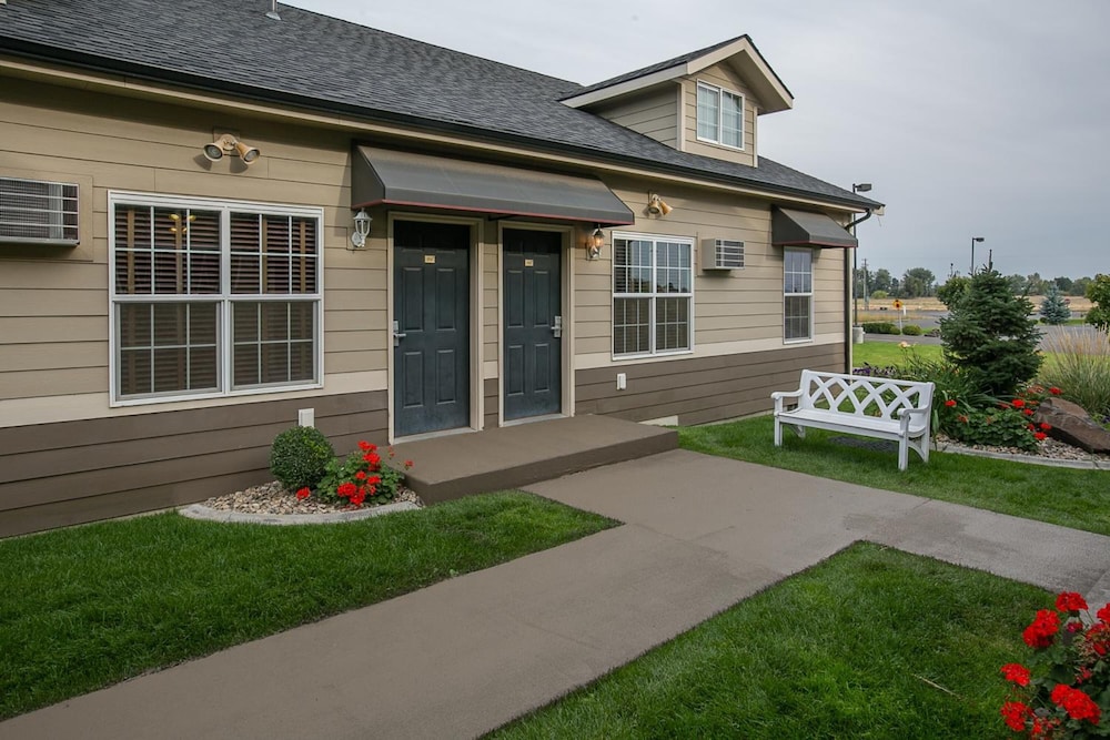 Stratford Suites - photo 23