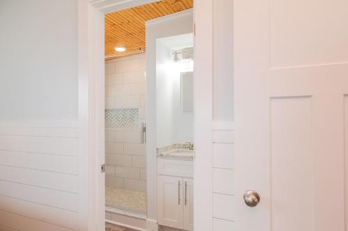 Chill'ax Inn by Oak Island Accommodations - photo 22