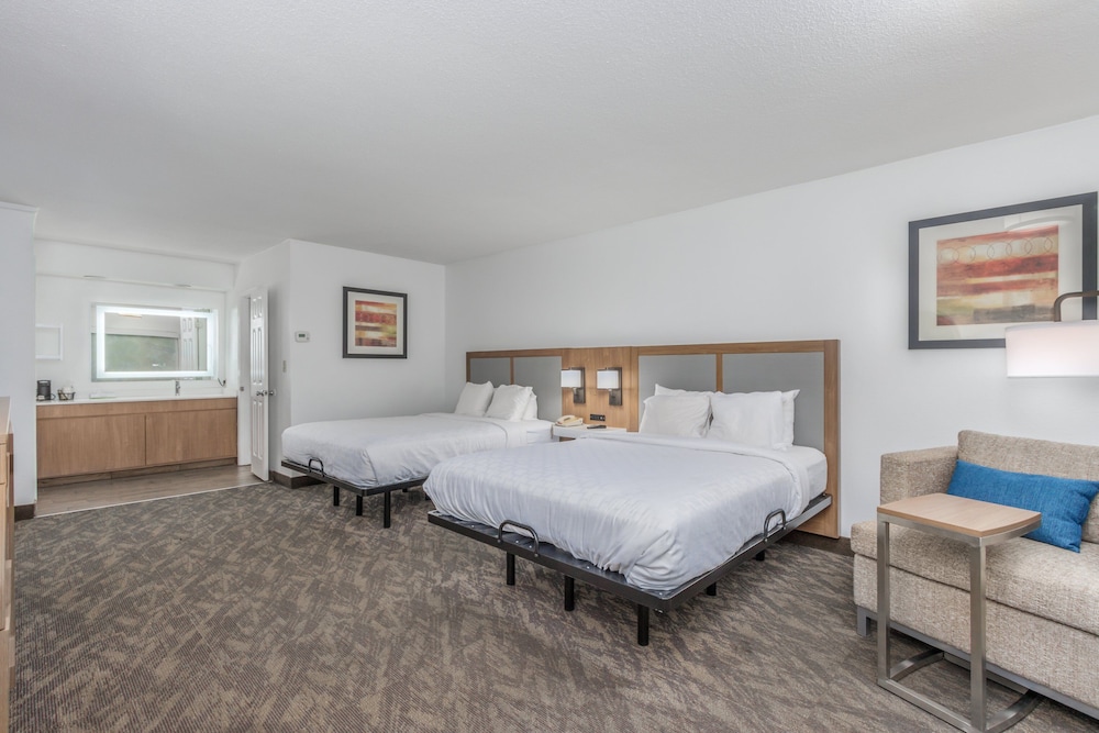 Crossroads Inn & Suites - photo 28