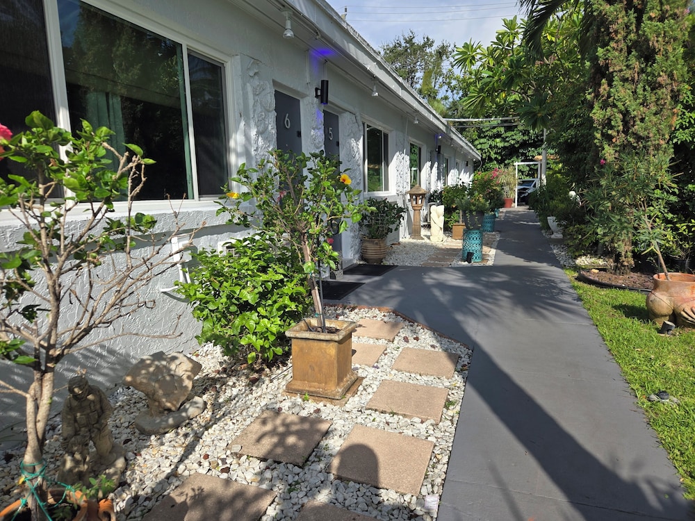 Barefoot Mailman Inn & Suites - photo 86