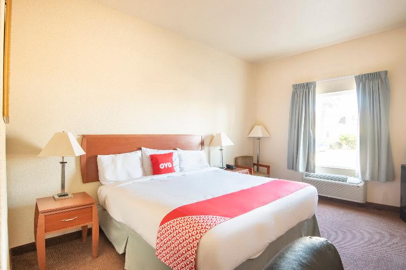 OYO Townhouse Clute Lake Jackson - photo 26