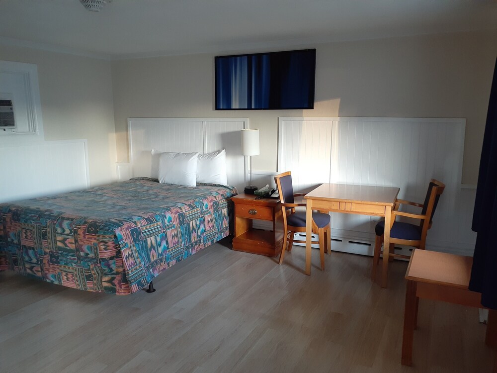 Town Line Motel - photo 28