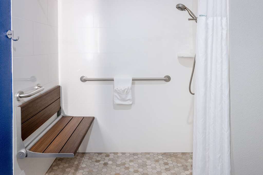 La Quinta Inn & Suites by Wyndham Valdosta - photo 40