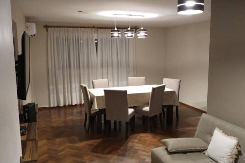 Bonito Departamento Frontal En Zona Residencial Mendoza — 4-Star Luxury Hotel in Villa Paula De Sarmiento, Argentina
