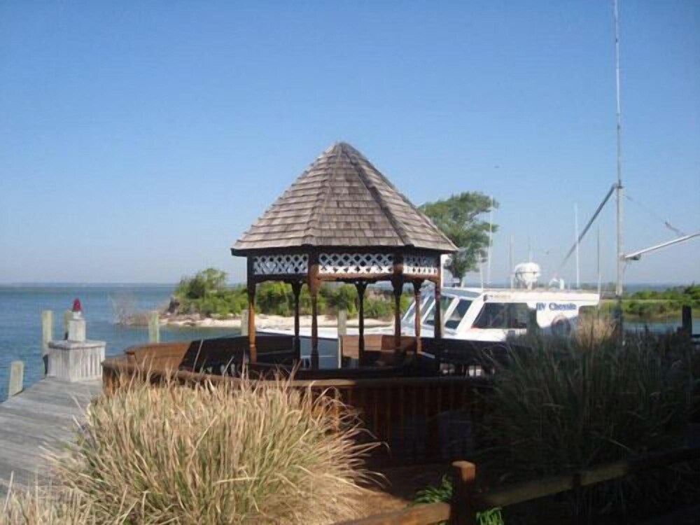 Island Resort - photo 13