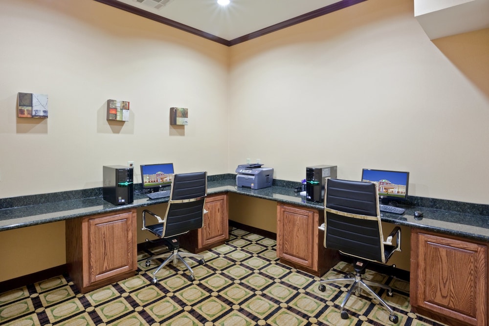 Holiday Inn Express Hotel & Suites Dumas by IHG - photo 33
