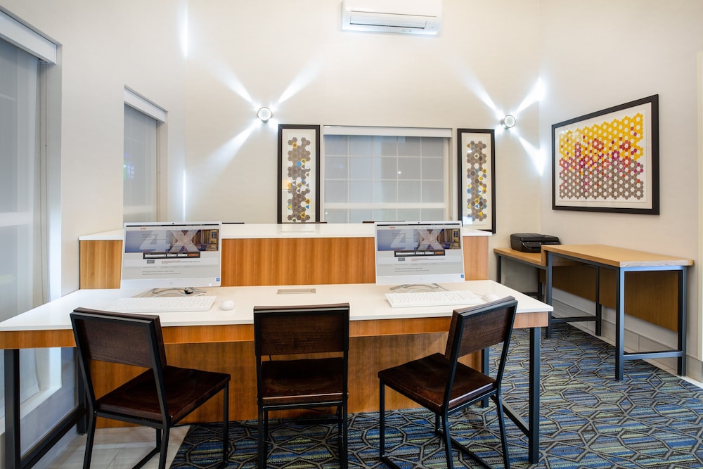 Holiday Inn Express & Suites Lincoln City by IHG - photo 24