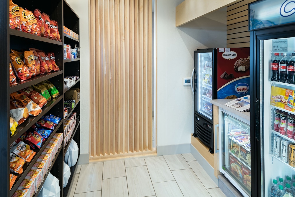 Holiday Inn Express & Suites Medford by IHG - photo 24