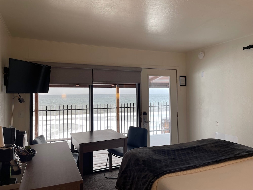 Crown Motel and Family Resort - photo 33