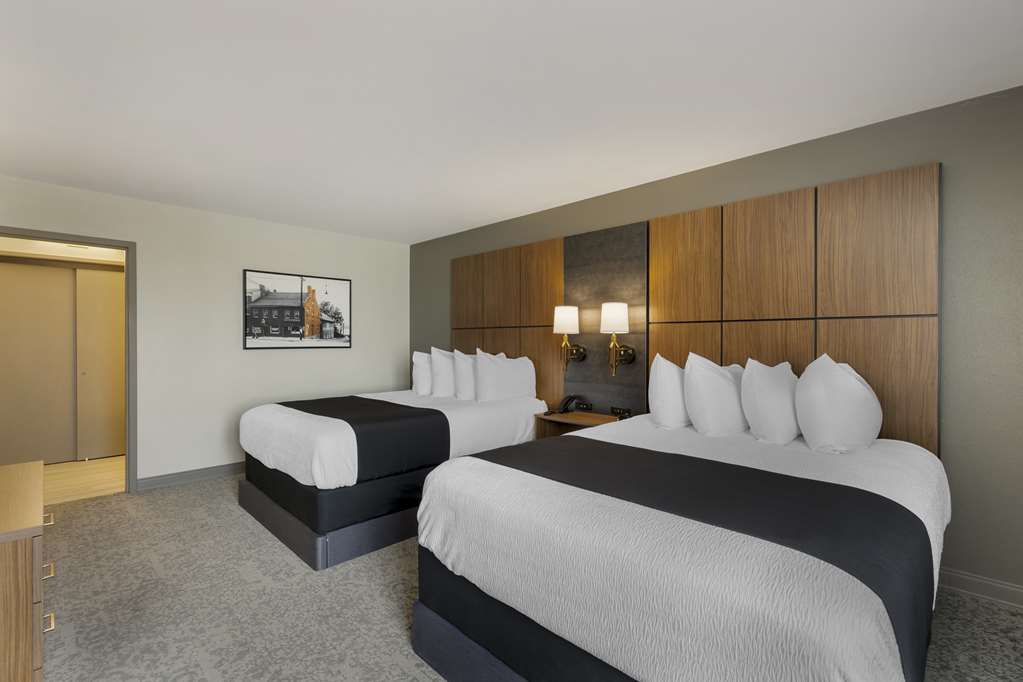Best Western Plus The Charles Hotel - photo 32