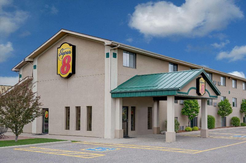 Super 8 by Wyndham Willmar — Willmar — photo 3