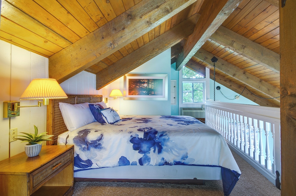 Waterfront Views & Resort Perks: Osage Beach Home - photo 14