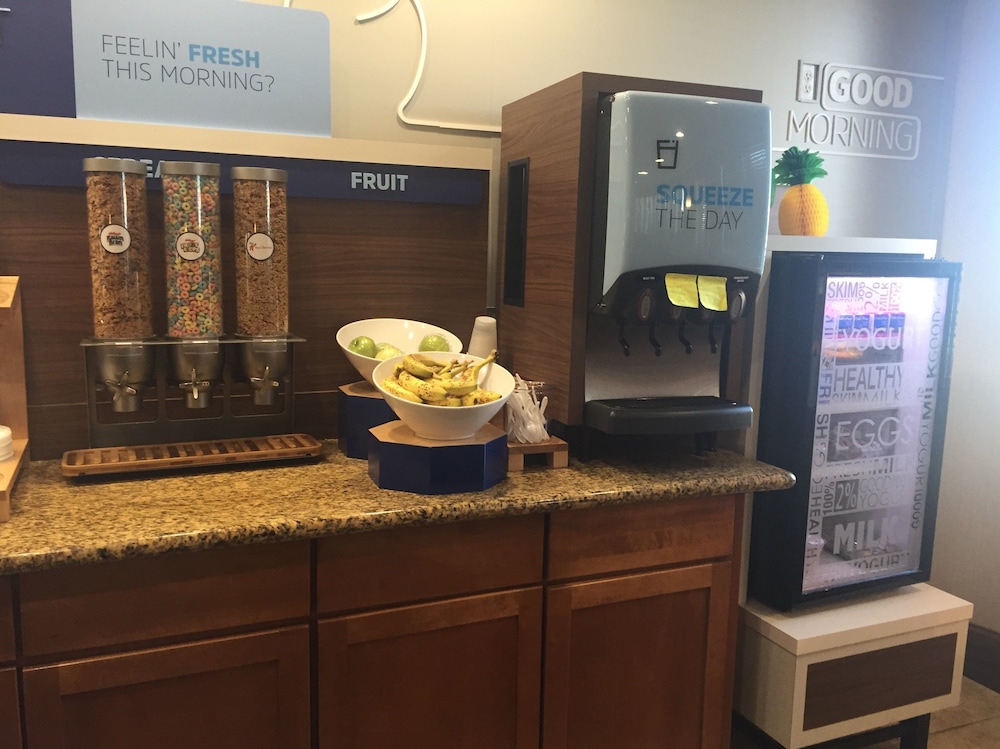 Holiday Inn Express & Suites Howell by IHG - photo 31