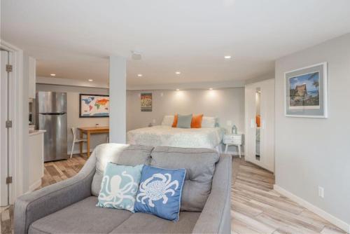 Coastal Zen Cottage Walk To Beach — 4-Star Luxury Hotel in Half Moon Bay, United States