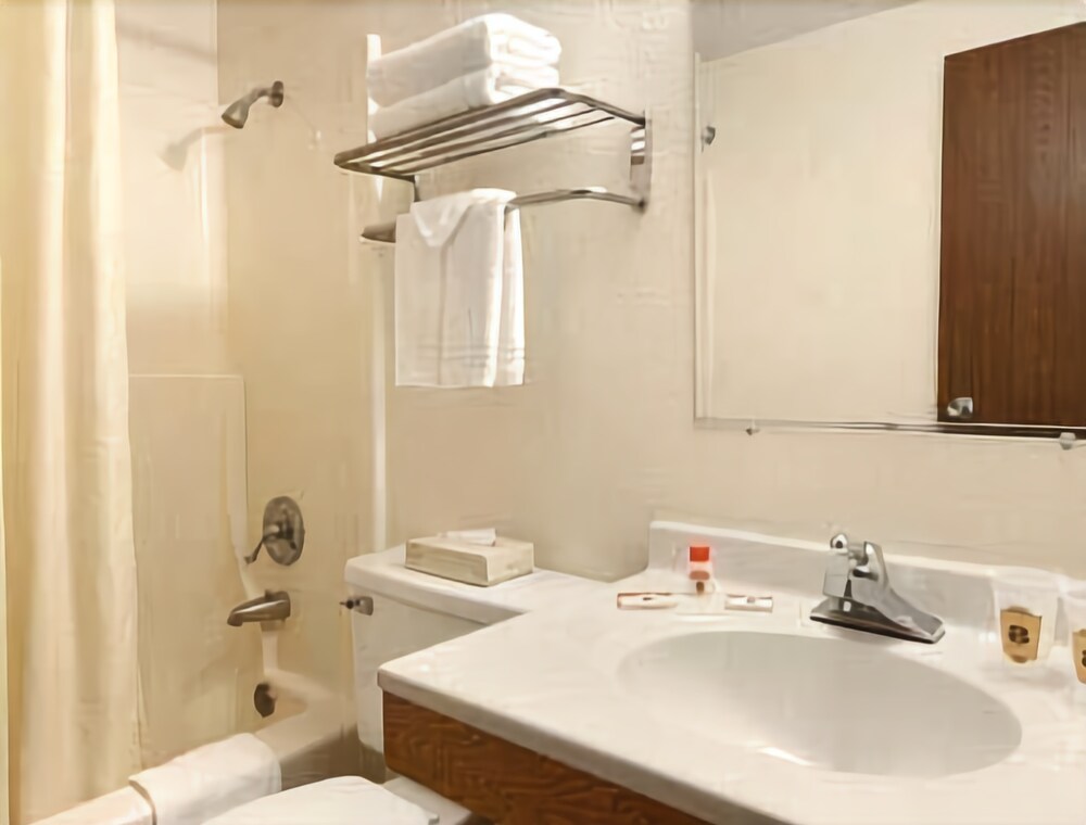 Super 8 by Wyndham Sioux City Morningside Area - photo 10