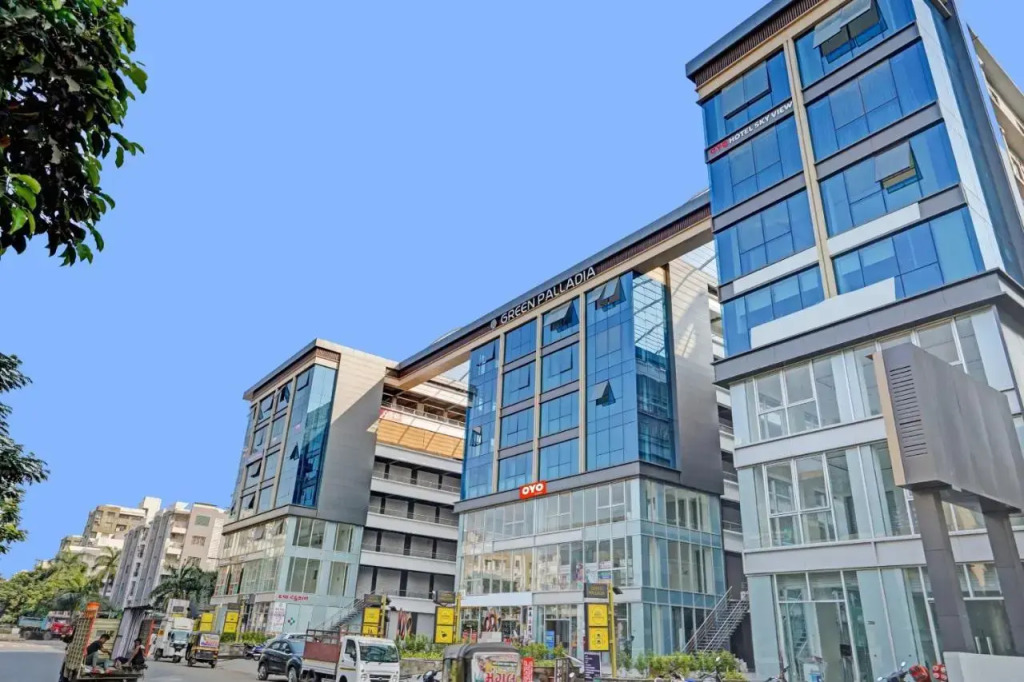 OYO Flagship Hotel Sky View - last minute hotel in Surat
