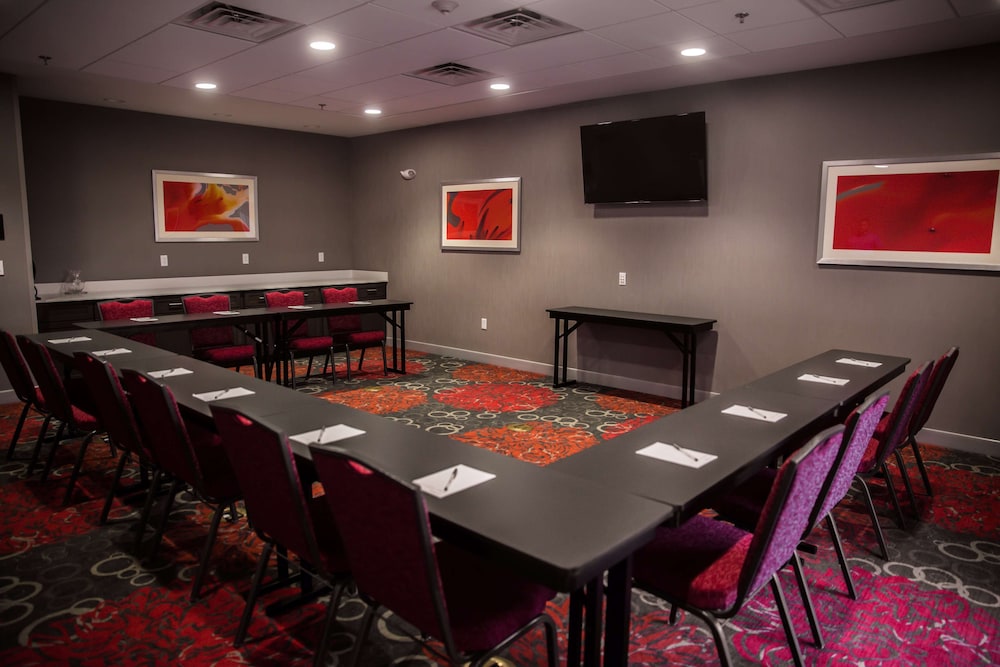 Hampton Inn Pontiac - photo 32