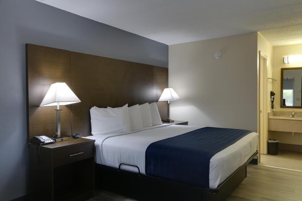 Baymont by Wyndham Ridgeland I 95 - photo 11
