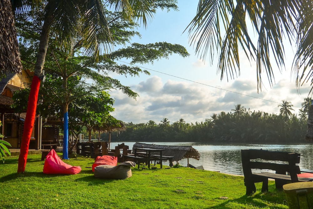 Shane Josa Resort By Oyo Rooms — Cijulang