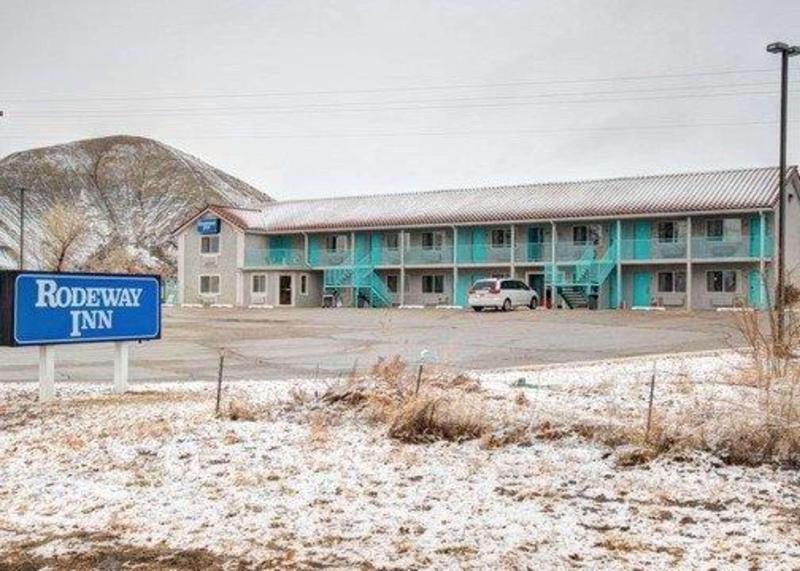 Cathedral Valley Inn - photo 3