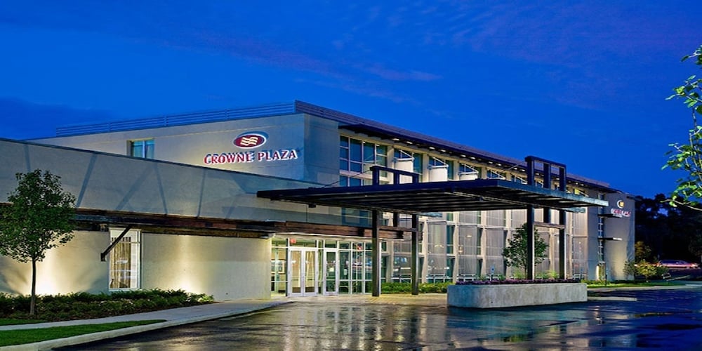 Crowne Plaza Lombard Downers Grove an IHG Hotel - photo 2