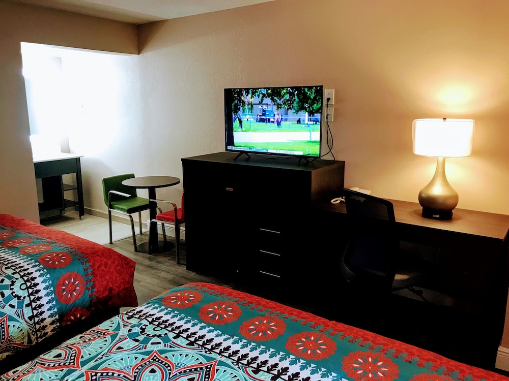 Tropical Inn & Suites - photo 6