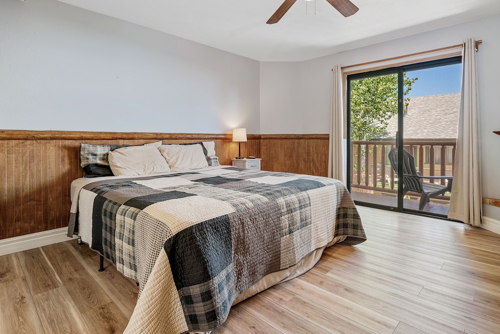 Big Bear Lakefront Lodge - photo 5