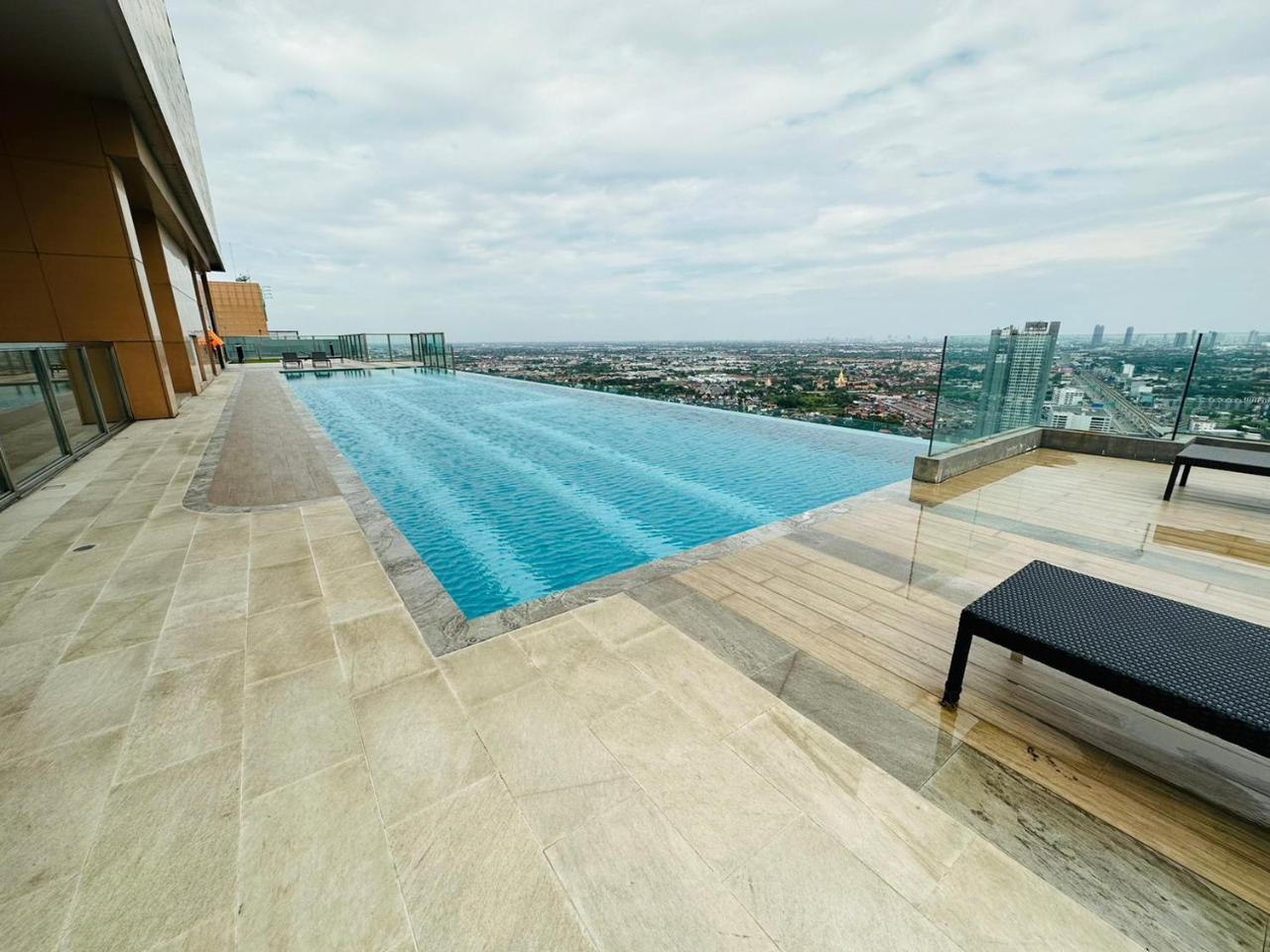 Plum central westgate@Bangyai — 4-Star Luxury Hotel in Bang Yai, Thailand