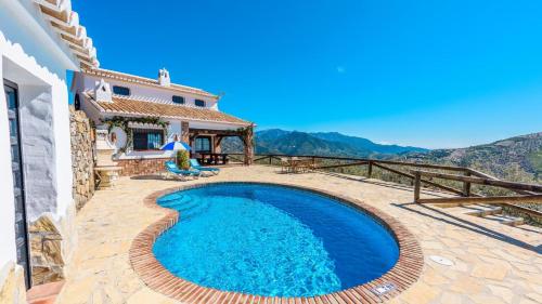 Finca Lagarillo Cómpeta by Ruralidays — 4-Star Luxury Hotel in Competa, Spain