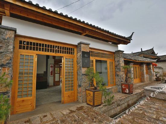 Baisha Songshe Hotel in Yulong, People's Republic of China