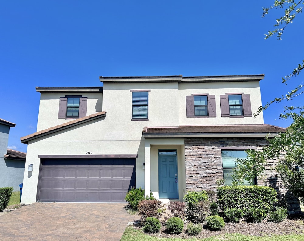 Balmoral Resort 202kb 6 Bedroom Home by RedAwning - featured photo