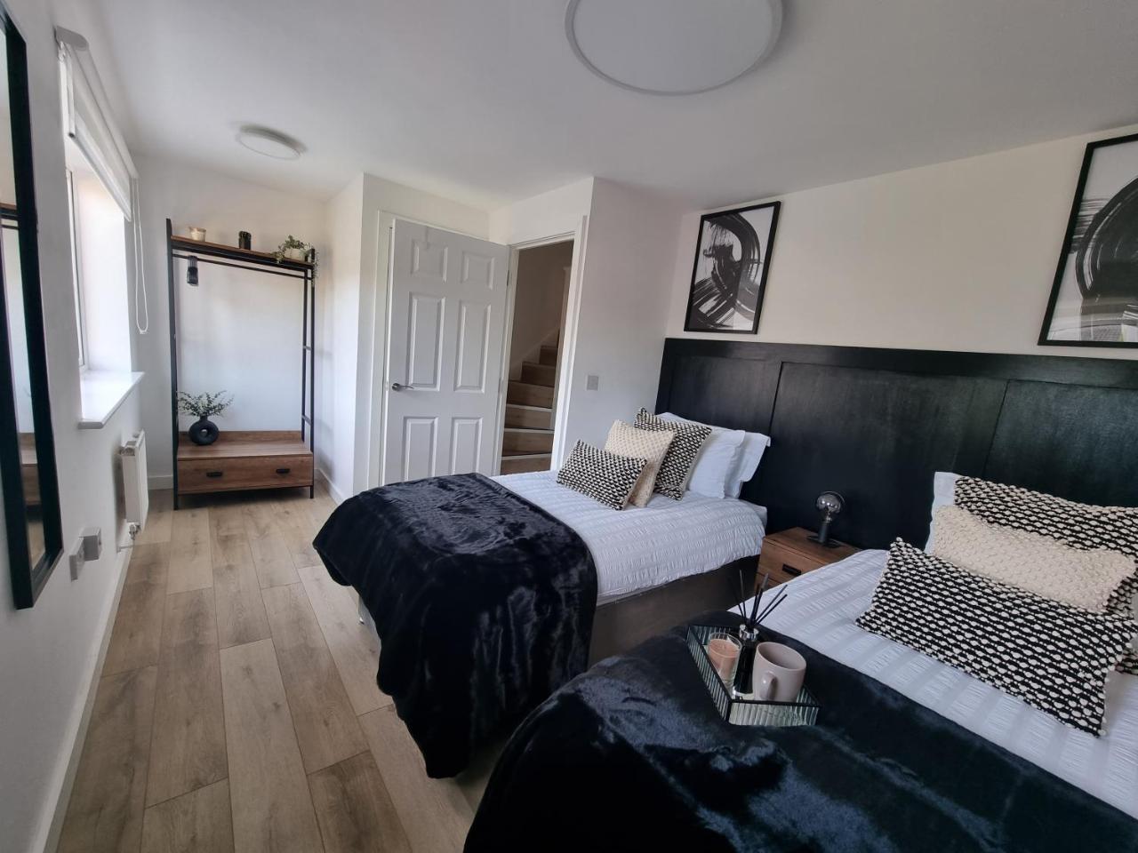 Spacious Town House Coventry City Centre Free Parking Sleeps 6 High Speed WiFi En suite Great Location A45 A46 JLR NEC Airport Warwick & Stratford Upon Avon Fernwood Stays Your home away from home — 4-Star Luxury Hotel in Coventry, United Kingdom
