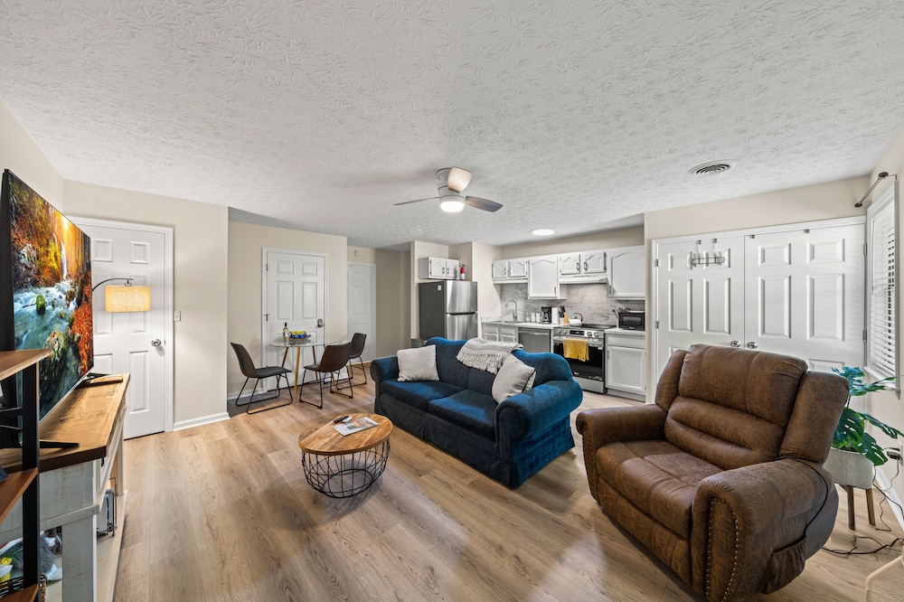 Oasis Tennessee - last minute hotel in Pigeon Forge