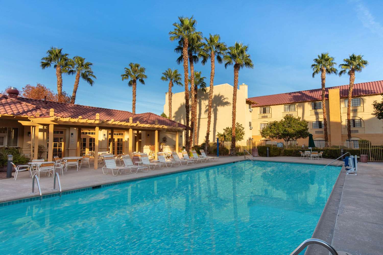 La Quinta Inn and Suites by Wyndham Las Vegas Airport N Conv. - photo 19