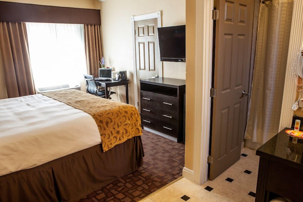 Marinwood Inn & Suites - photo 11