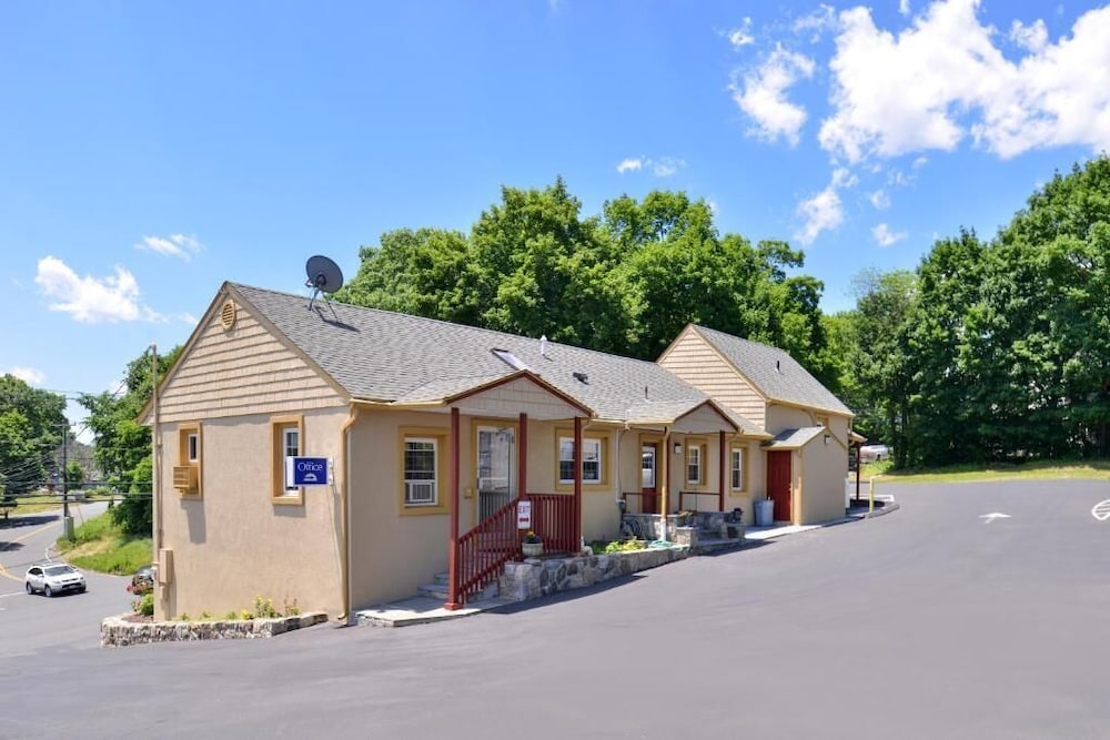 Golden Hill Inn Danbury — hotel in Danbury