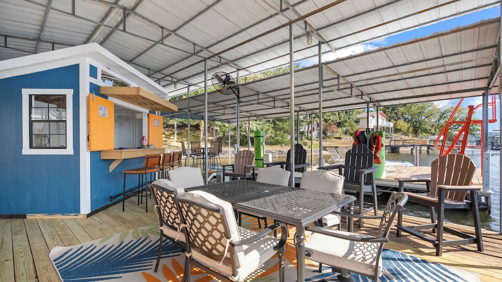 Lake Home Oasis Sleeps 18 — 4-Star Luxury Hotel in Lake Ozark, United States