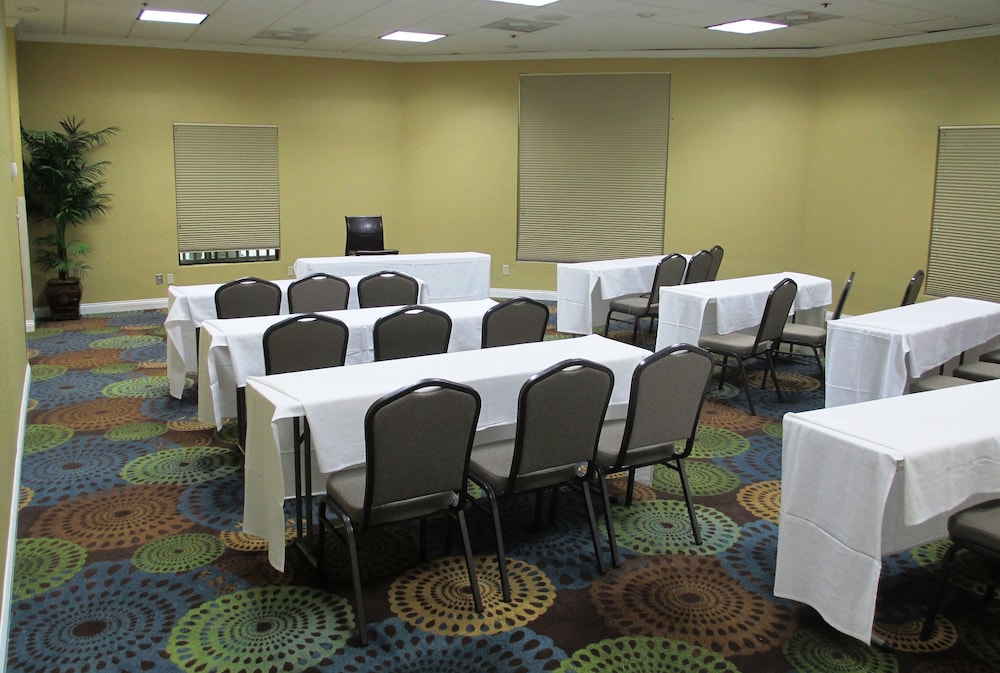 Holiday Inn Fort Myers Downtown Area by IHG - photo 32