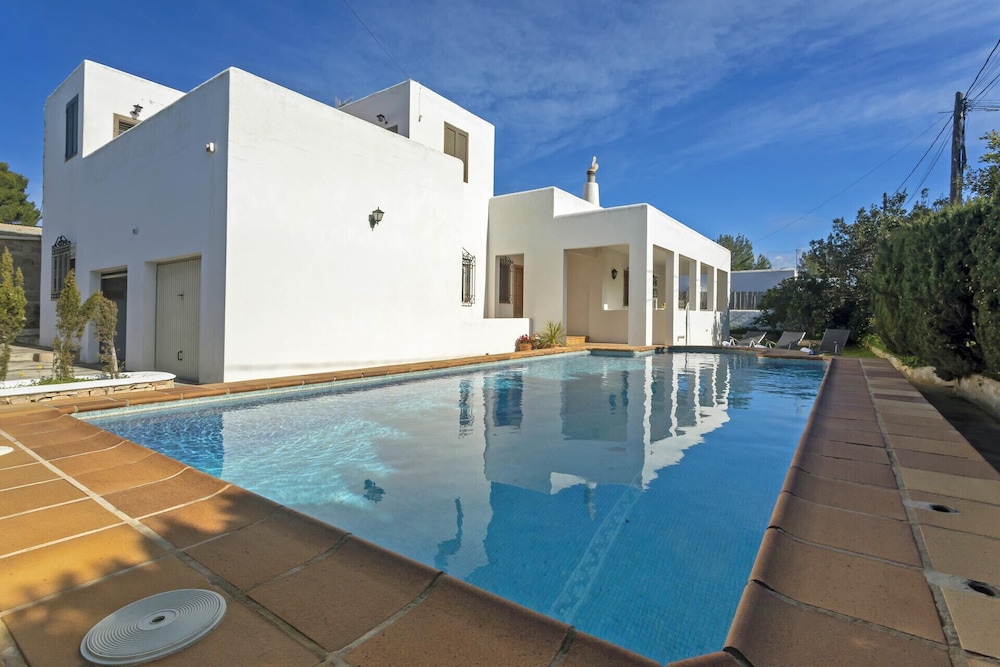 Villa Savana — 4-Star Luxury Hotel in Sant Josep De Sa Talaia, Spain