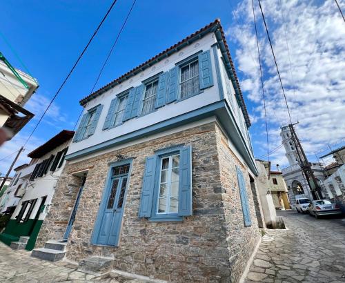 The Blue House Traditional House in Old Town — 4-Star Luxury Hotel in Vathi, Greece