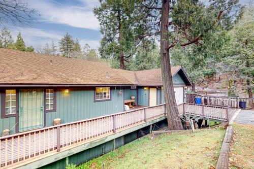 Creekside Cabin — Crestline — photo 4