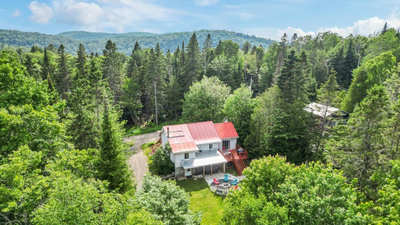 Havre de détente avec foyer et spa in Unknown City, Canada