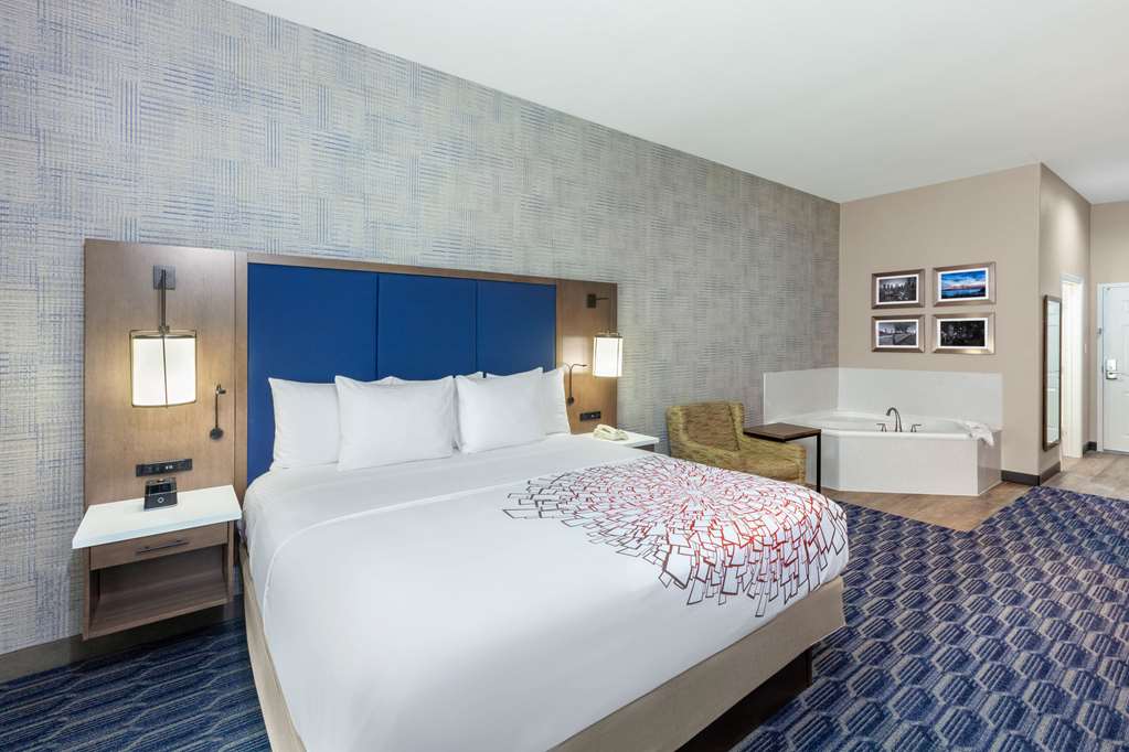 La Quinta Inn & Suites by Wyndham Houston Channelview - photo 23