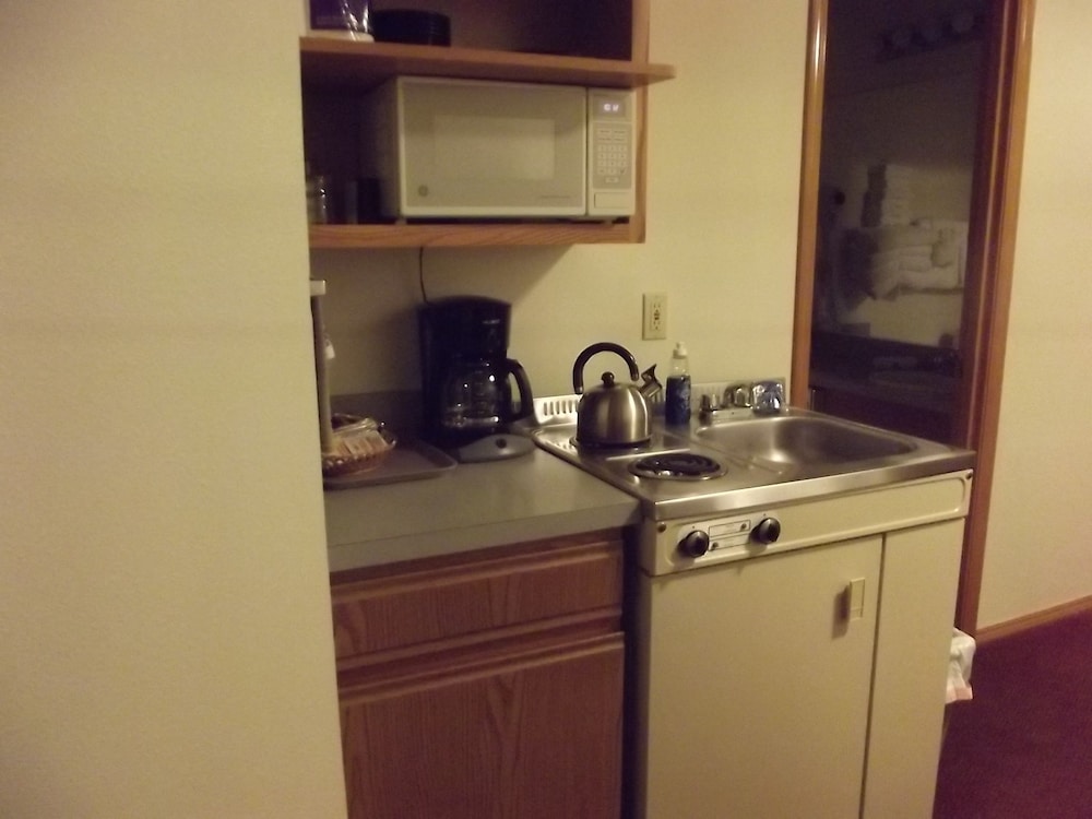 Hillcrest Inn - photo 45