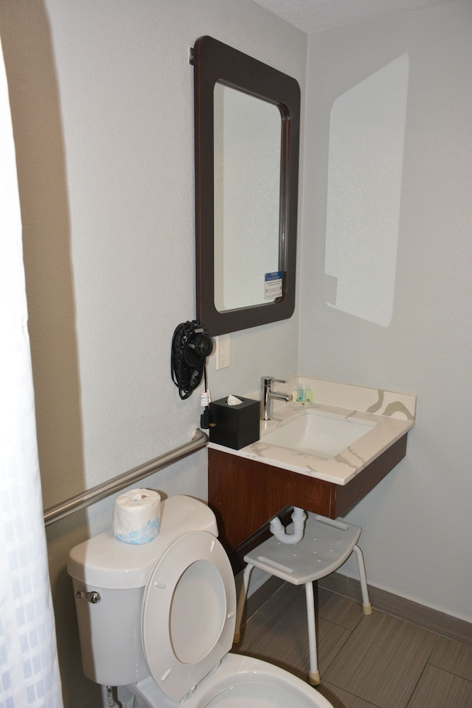 Quality Inn & Suites Kansas City Downtown - photo 47