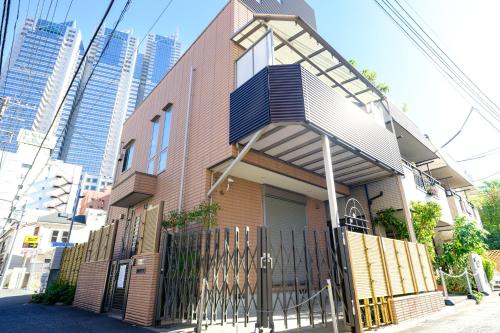 Nishi Shinjuku Residence 2F House Quiet Area Walkable to Shinjuku Station Ciel西新宿 — 4-Star Luxury Hotel in Tokyo, Japan