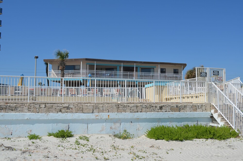 Sunrise Inn On The Beach - photo 25