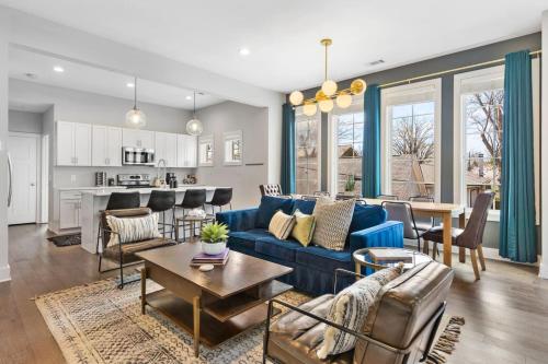 Modern Bliss with Garage by 12 South Restaurants and 2 miles Broadway — 4-Star Luxury Hotel in Nashville, United States