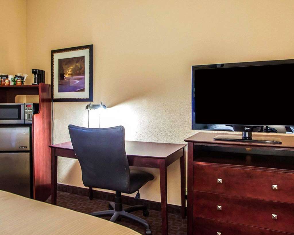 Quality Inn & Suites Peoria North - photo 23