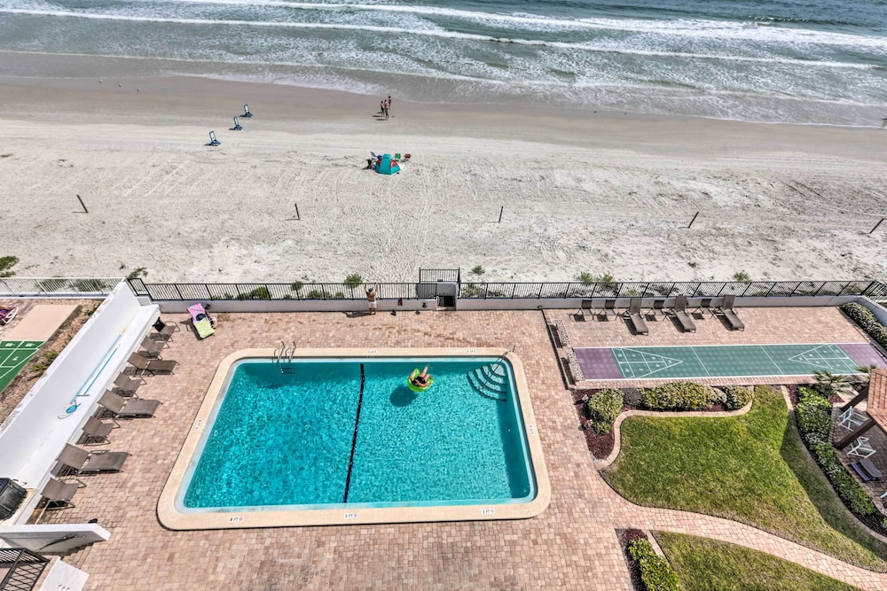 Oceanfront Retreat w Beach & Resort Access - photo 18